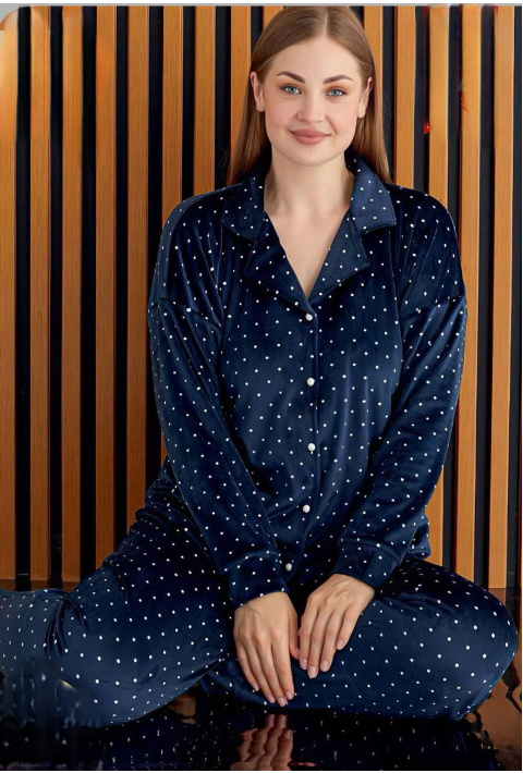 Snow Dot Velvet – بيجامة قطيفة منقطة بأزرار