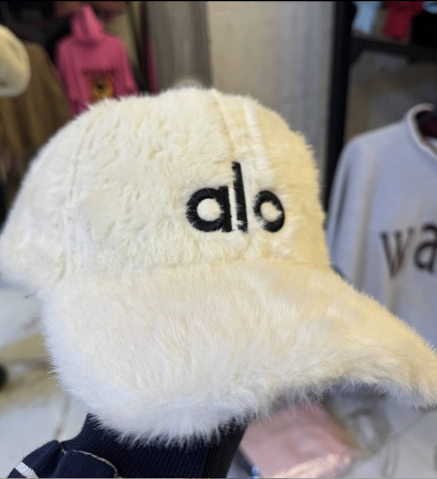 كاب فرو ALO الترندي – ALO Winter Fur Cape