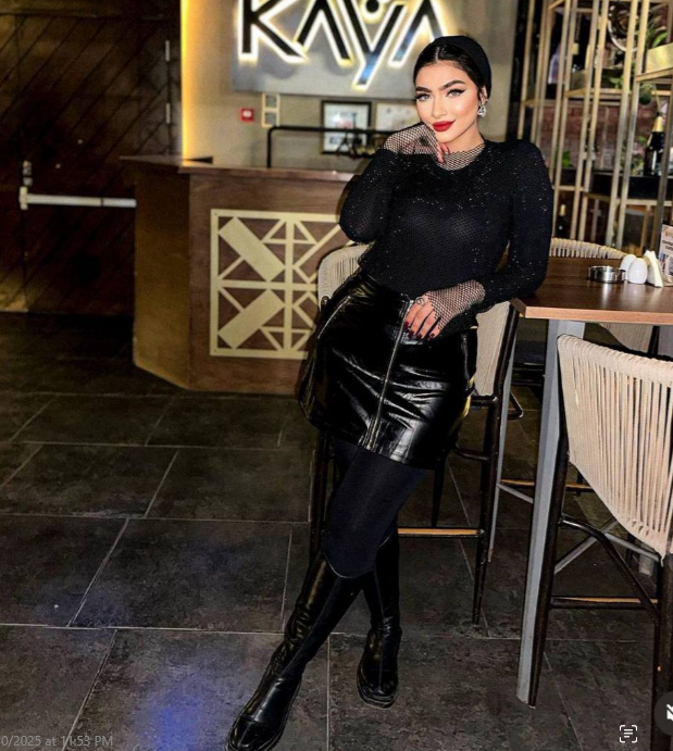 "سكيرت جلد ستايل جريء – Black Shine"