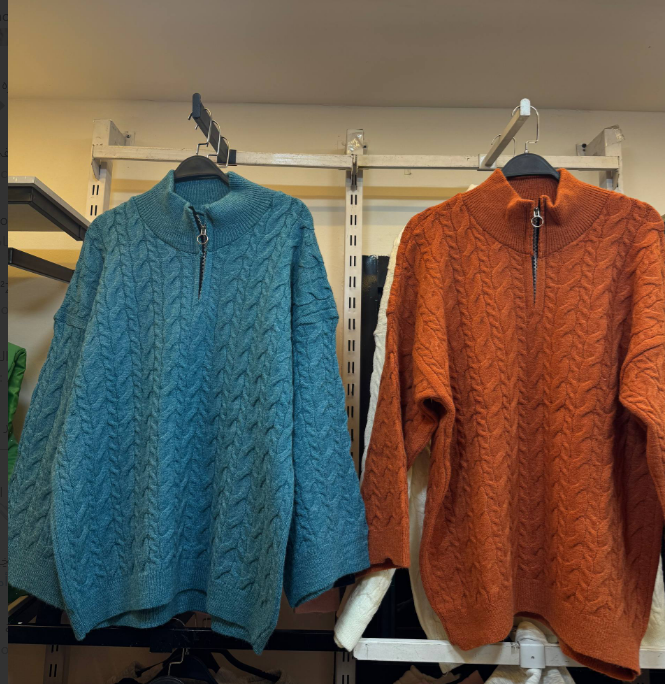 بلوفر أوفر سايز صوف ناعم برقبة نص سستة