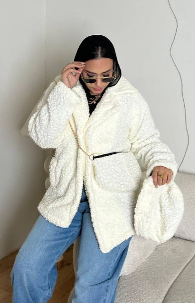 جاكيت فرو مكتكت مبطّن بالشنطة والطاقية – طقم شتوي كامل 🔥