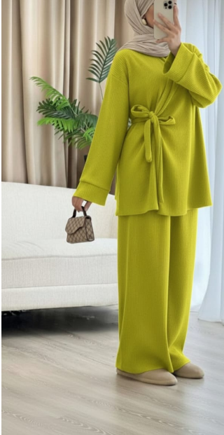 سوت لف قطعتين – نعومة وفخامة 🌸