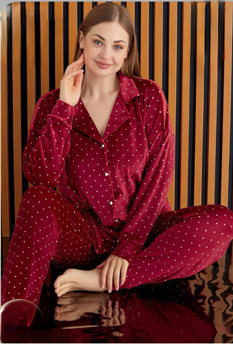 Snow Dot Velvet – بيجامة قطيفة منقطة بأزرار