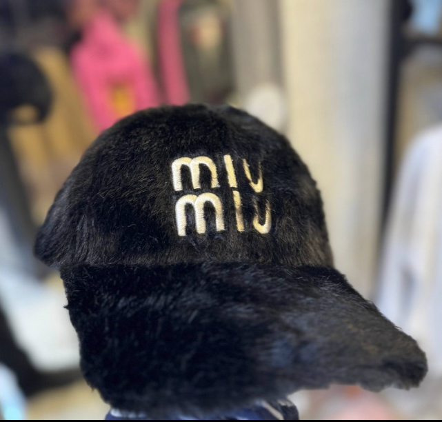 كاب فرو Miu Miu الترندي – Miu Miu Winter Fur Cape